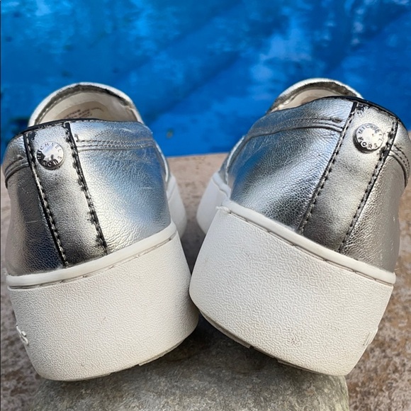 Michael Kors sneakers silver navy women’s size 7.5 - Picture 6 of 10